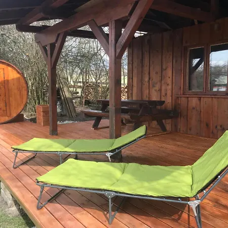 Romanticka So Saunou V Prirode אתר קמפינג